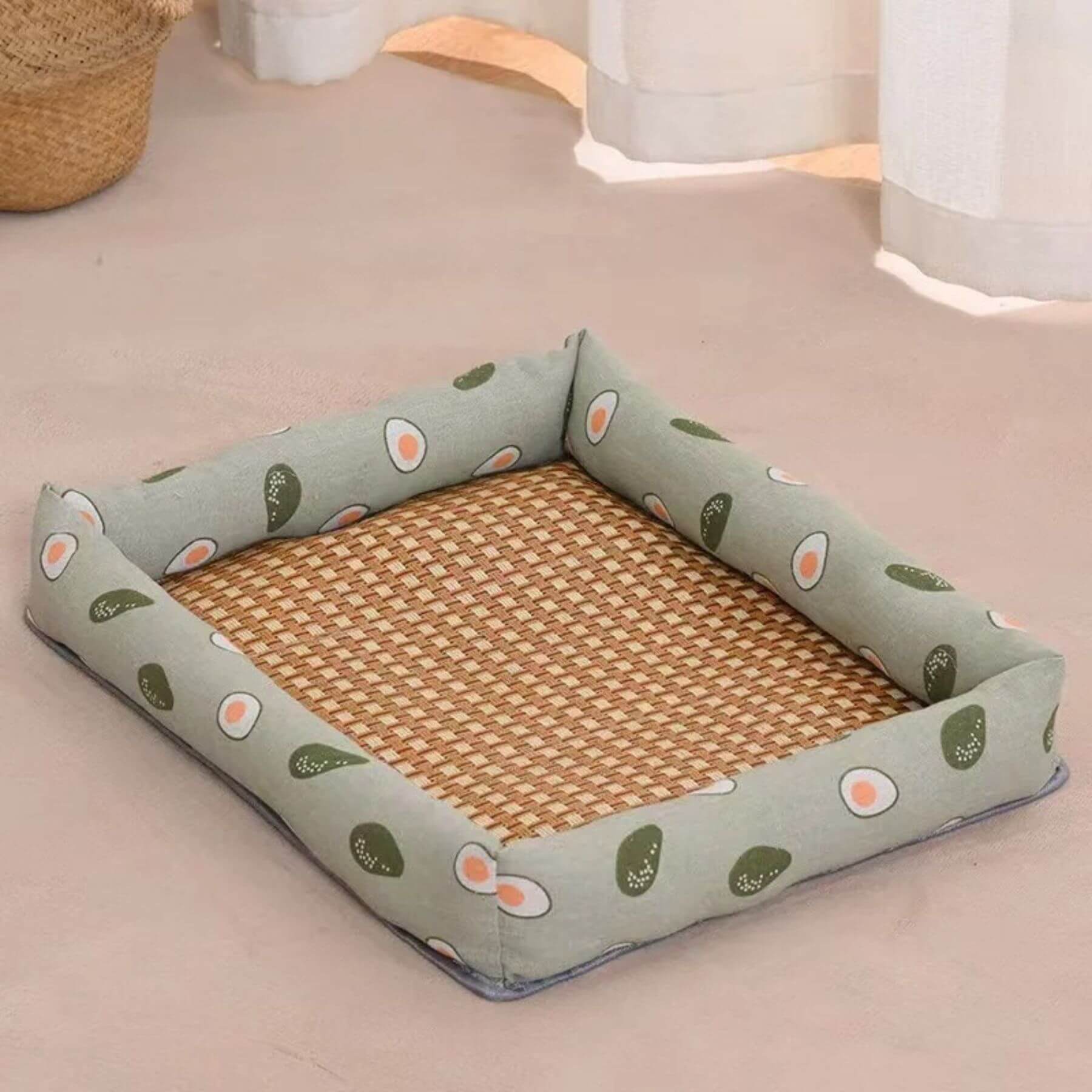 Die Kühlmatte aus Rattan Kali in der Farbe Gruen